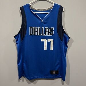Luka Doncic -Mavericks Fanatics Fast
Break Replica Jersey Blue - Icon Edition